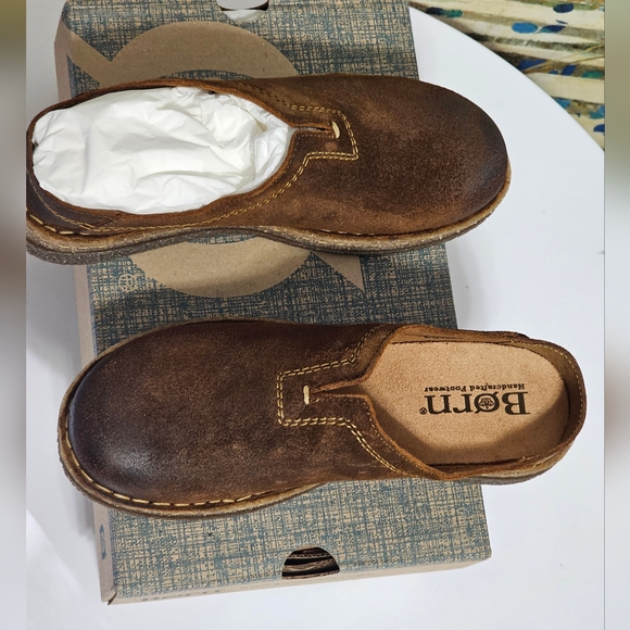 Born Seana Distressed clogs - Picture 11 of 16